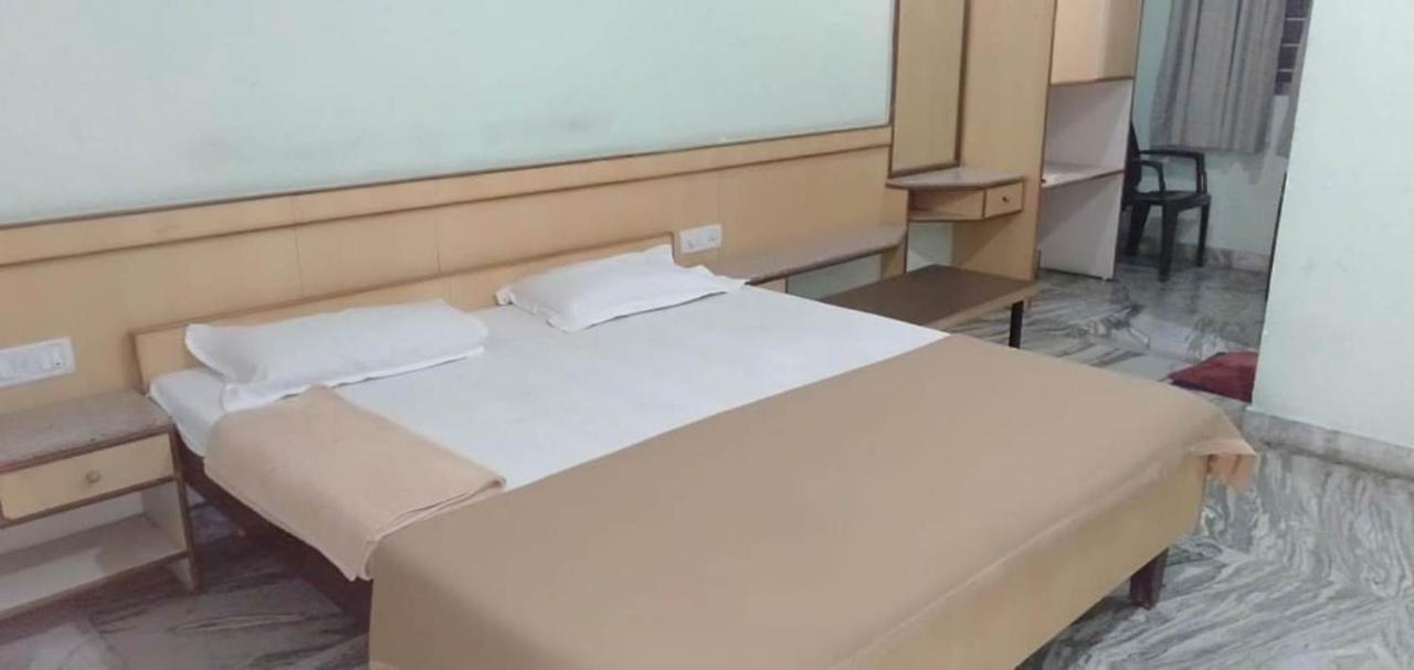 Iroomz Hoysala Residency Ballari Zewnętrze zdjęcie