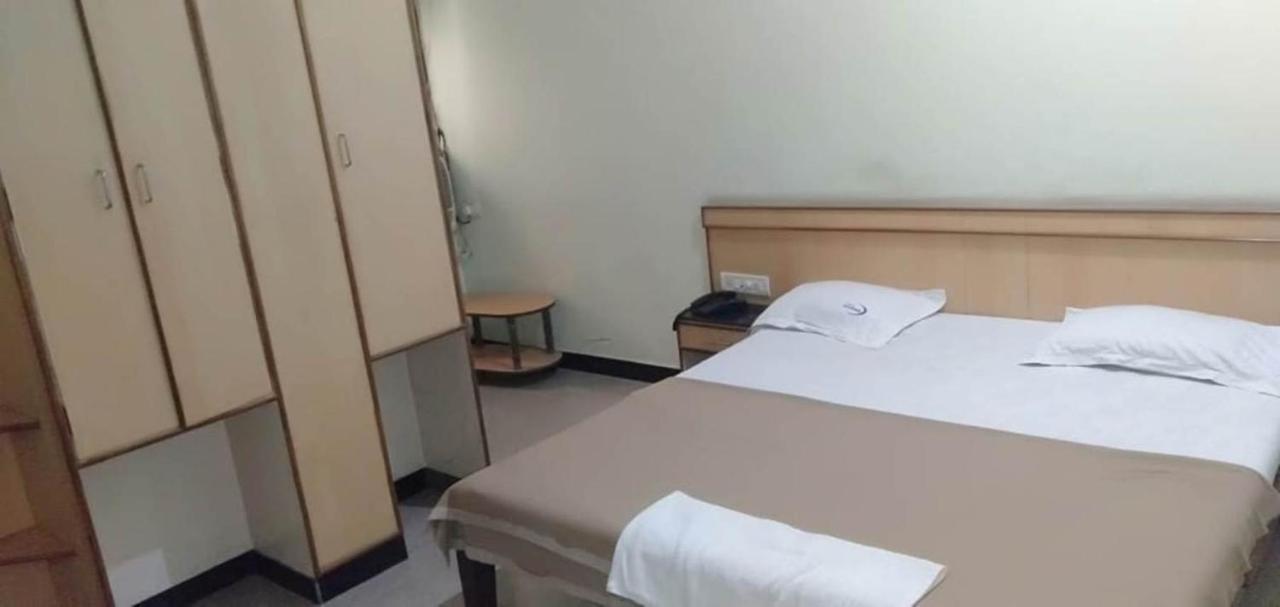 Iroomz Hoysala Residency Ballari Zewnętrze zdjęcie