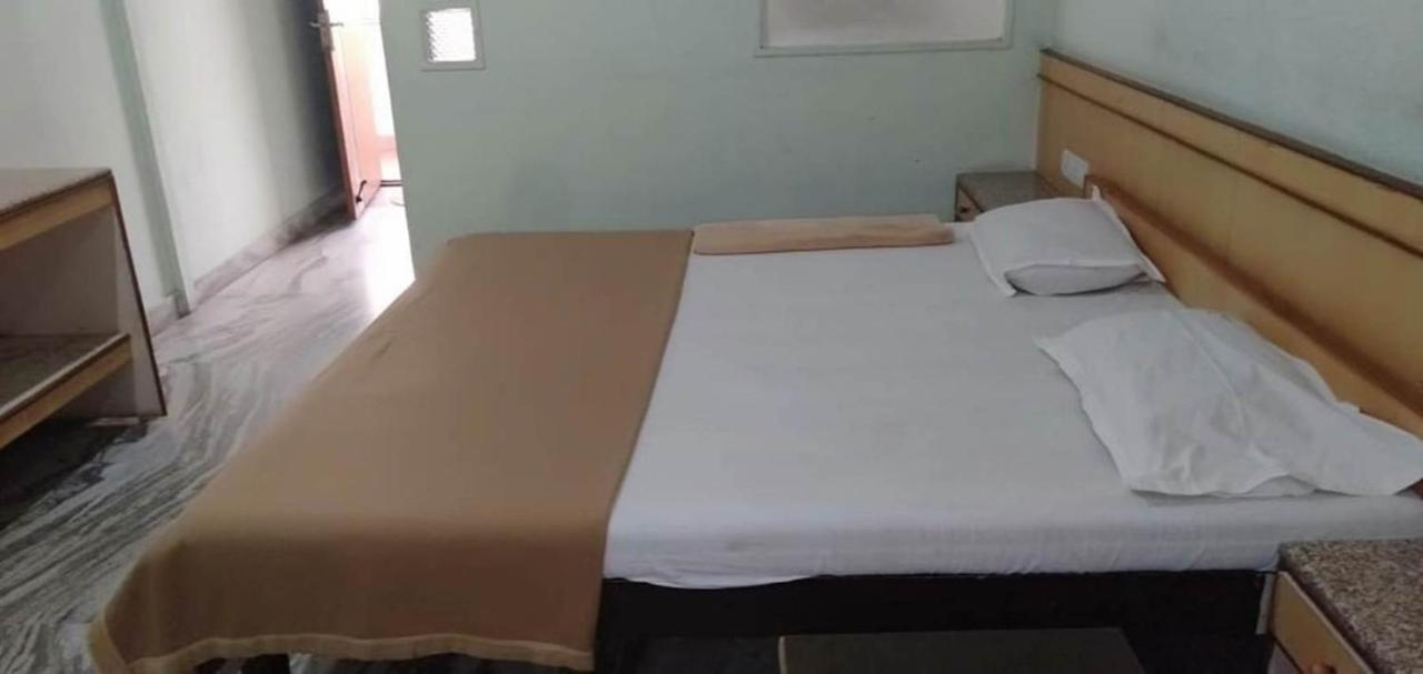 Iroomz Hoysala Residency Ballari Zewnętrze zdjęcie