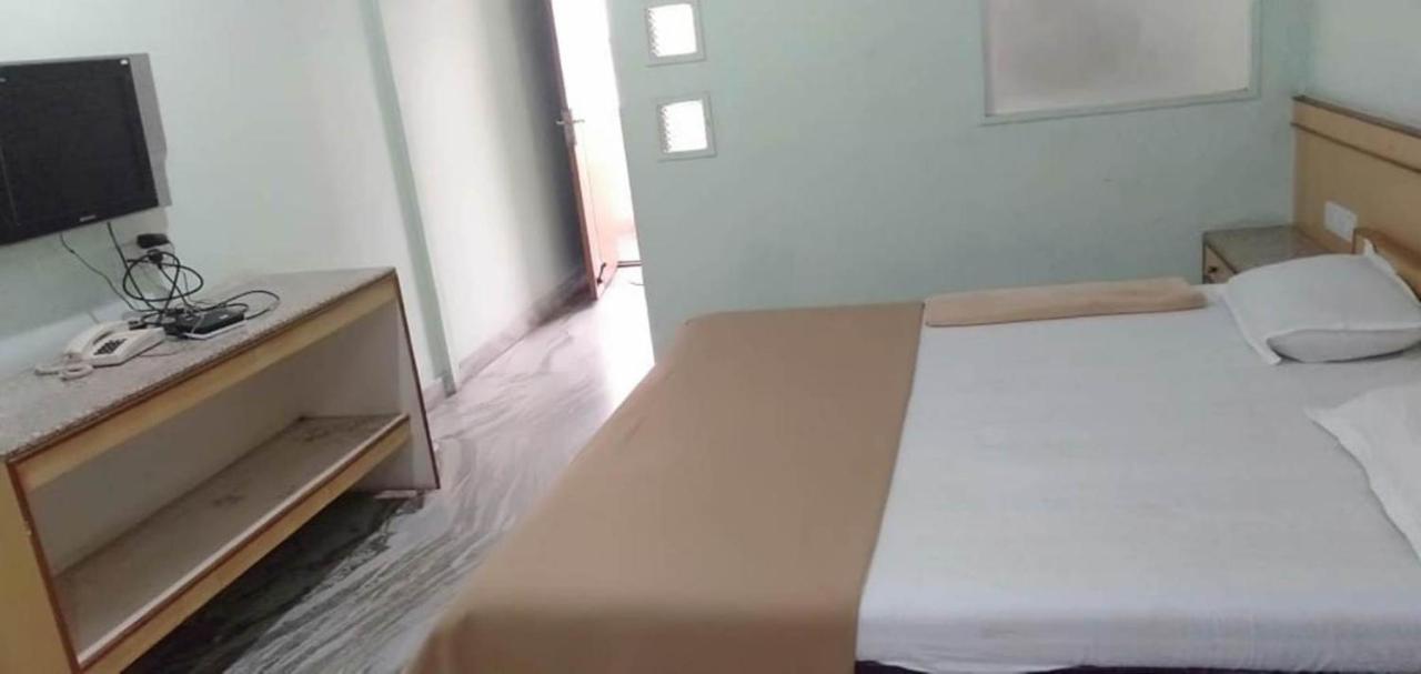 Iroomz Hoysala Residency Ballari Zewnętrze zdjęcie